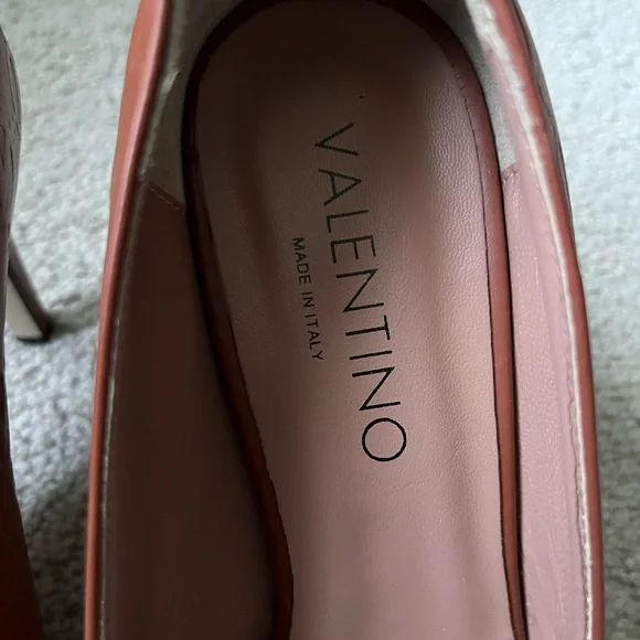 NWT Valentino Clara logo pumps - Picture 9 of 12